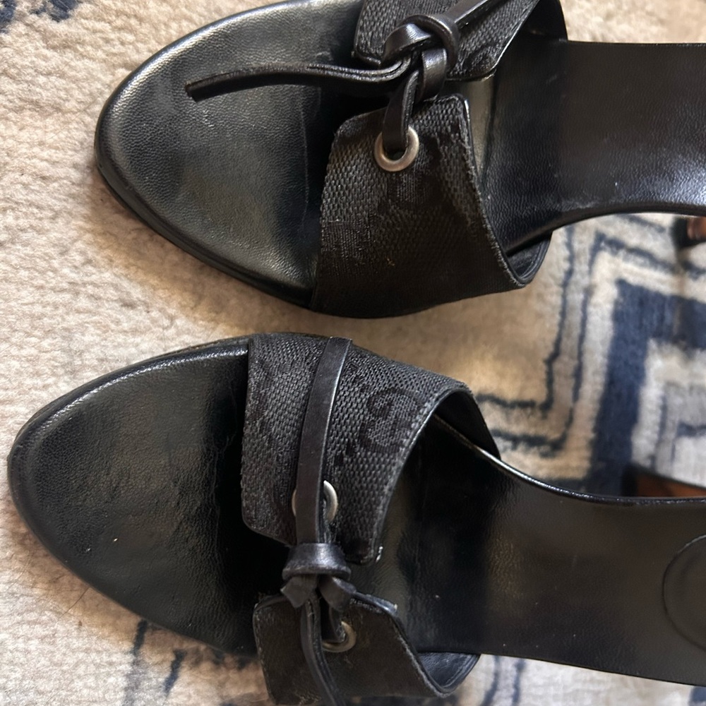 Gucci Black Knotted Leather Heels - Picture 2 of 4